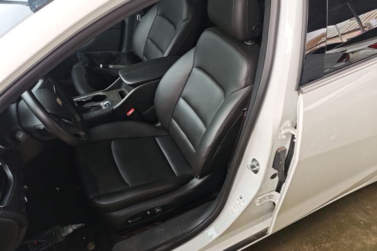 Used Chevrolet Malibu XL 2022 535T Automatic Sport Edition Left Front Seat