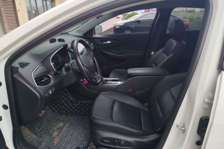 Used Chevrolet Malibu XL 2022 Redline 550T Automatic Sport Edition Left Front Seat