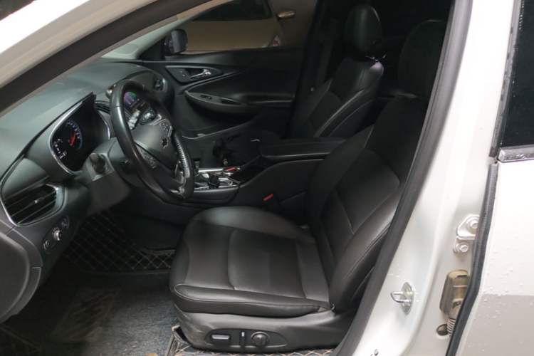 Used Chevrolet Malibu XL 2022 535T Automatic Sport Edition Left Front Seat