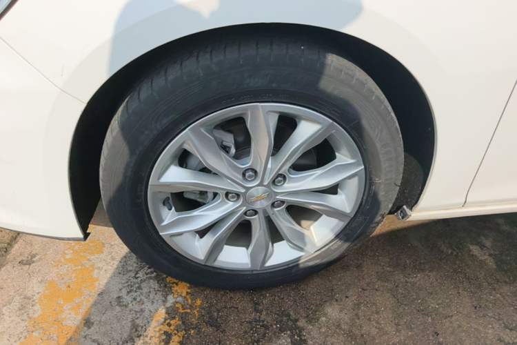 Used Chevrolet Malibu XL 2022 535T Automatic Sport Edition Left Front Wheel Hub
