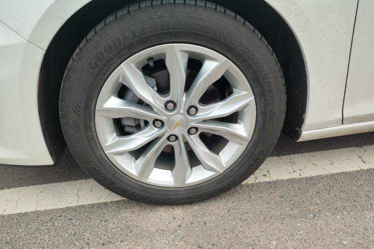 Used Chevrolet Malibu XL 2022 535T Automatic Sport Edition Left Front Wheel Hub