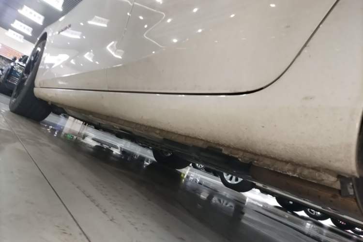 Used Chevrolet Malibu XL 2022 Redline 550T Automatic Sport Edition Left Side Sill