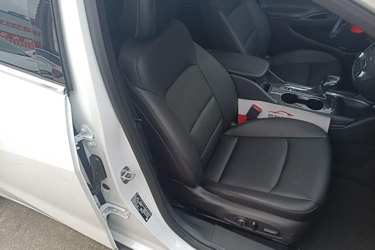 Used Chevrolet Malibu XL 2022 535T Automatic Sport Edition Right Front Seat