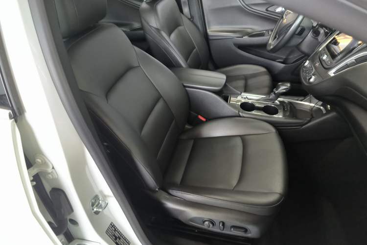 Used Chevrolet Malibu XL 2022 535T Automatic Sport Edition Right Front Seat