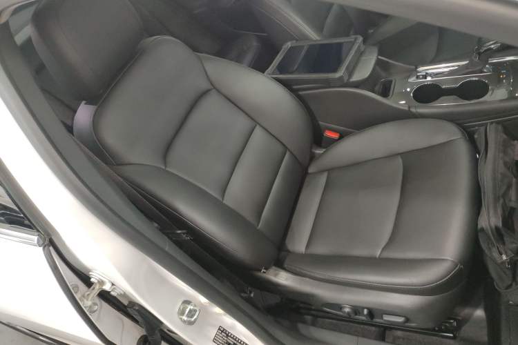 Used Chevrolet Malibu XL 2022 535T Automatic Sport Edition Right Front Seat