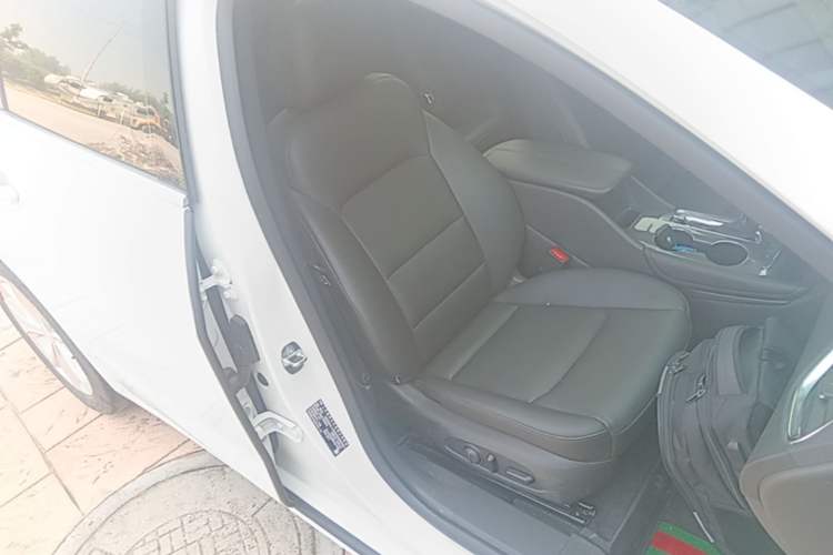 Used Chevrolet Malibu XL 2022 535T Automatic Sport Edition Right Front Seat