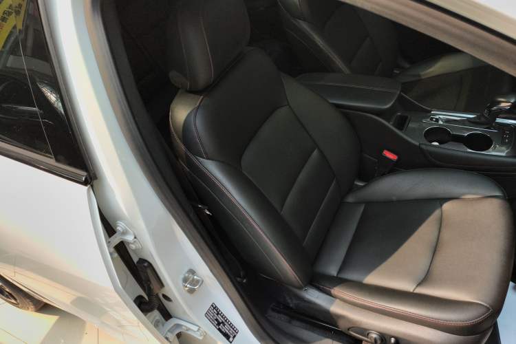 Used Chevrolet Malibu XL 2022 Redline 550T Automatic Sport Edition Right Front Seat