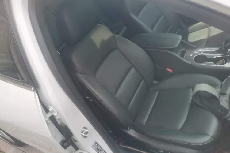 Used Chevrolet Malibu XL 2022 535T Automatic Sport Edition Right Front Seat