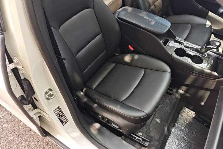 Used Chevrolet Malibu XL 2022 535T Automatic Sport Edition Right Front Seat