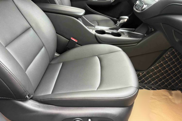 Used Chevrolet Malibu XL 2022 535T Automatic Sport Edition Right Front Seat