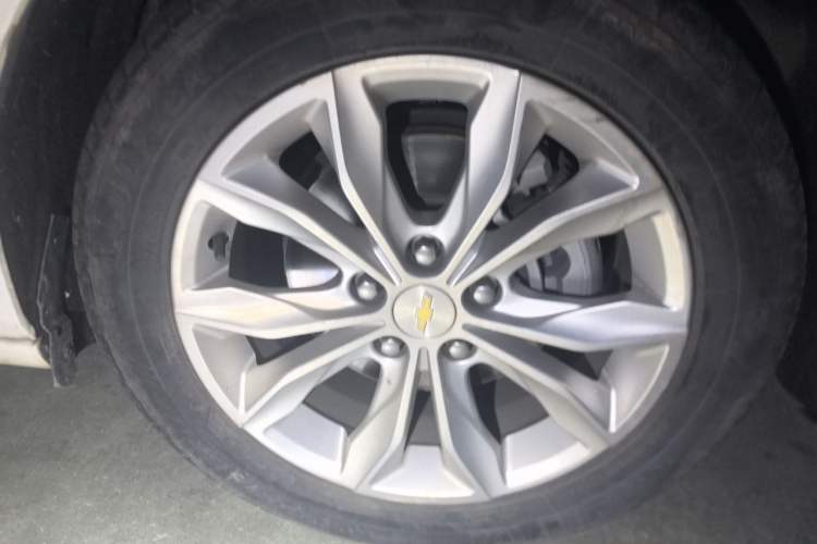 Used Chevrolet Malibu XL 2022 535T Automatic Sport Edition Right Front Wheel Hub