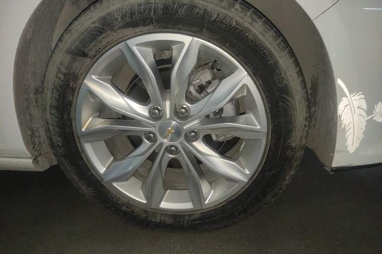 Used Chevrolet Malibu XL 2022 535T Automatic Sport Edition Right Front Wheel Hub