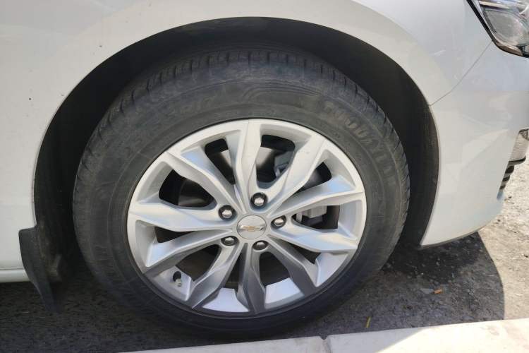 Used Chevrolet Malibu XL 2022 535T Automatic Sport Edition Right Front Wheel Hub