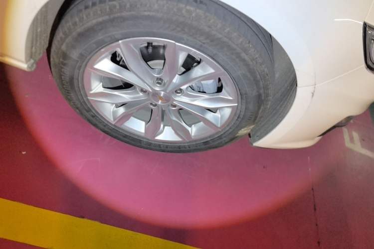 Used Chevrolet Malibu XL 2022 535T Automatic Sport Edition Right Front Wheel Hub