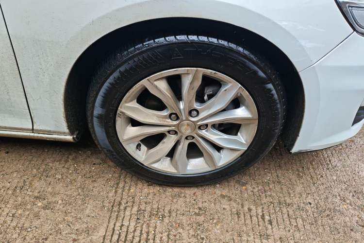 Used Chevrolet Malibu XL 2022 535T Automatic Sport Edition Right Front Wheel Hub