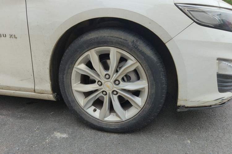Used Chevrolet Malibu XL 2022 535T Automatic Sport Edition Right Front Wheel Hub