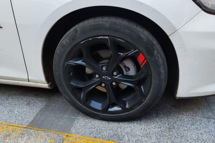 Used Chevrolet Malibu XL 2022 Redline 550T Automatic Sport Edition Right Front Wheel Hub