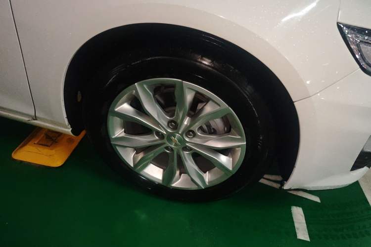 Used Chevrolet Malibu XL 2022 535T Automatic Sport Edition Right Front Wheel Hub