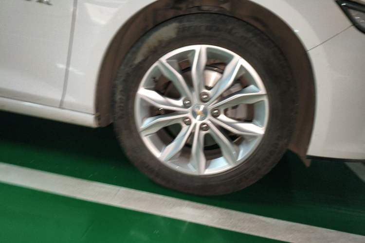 Used Chevrolet Malibu XL 2022 535T Automatic Sport Edition Right Front Wheel Hub
