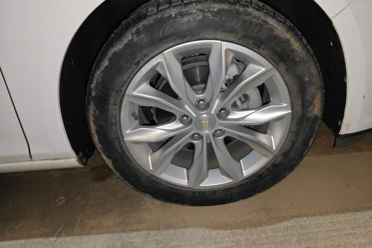 Used Chevrolet Malibu XL 2022 535T Automatic Sport Edition Right Front Wheel Hub