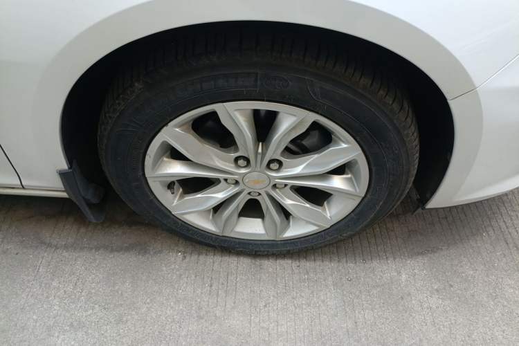 Used Chevrolet Malibu XL 2022 535T Automatic Sport Edition Right Front Wheel Hub