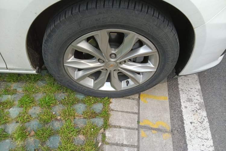 Used Chevrolet Malibu XL 2022 535T Automatic Sport Edition Right Front Wheel Hub