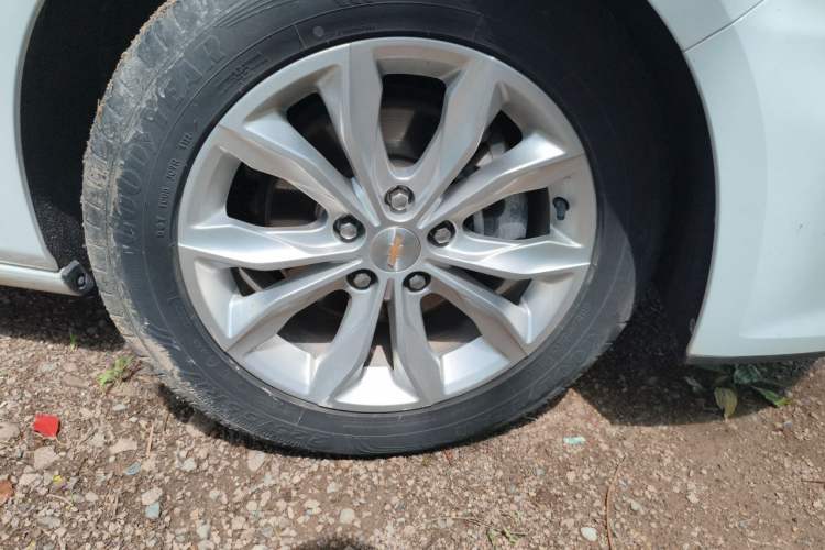 Used Chevrolet Malibu XL 2022 535T Automatic Sport Edition Right Front Wheel Hub