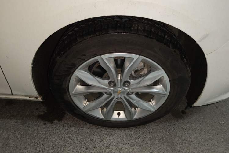 Used Chevrolet Malibu XL 2022 535T Automatic Sport Edition Right Front Wheel Hub