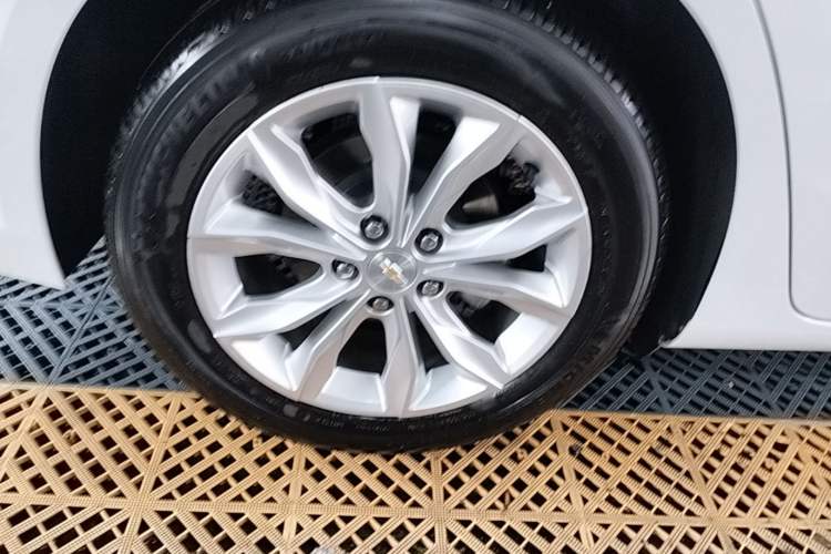 Used Chevrolet Malibu XL 2022 535T Automatic Sport Edition Right Rear Wheel Hub
