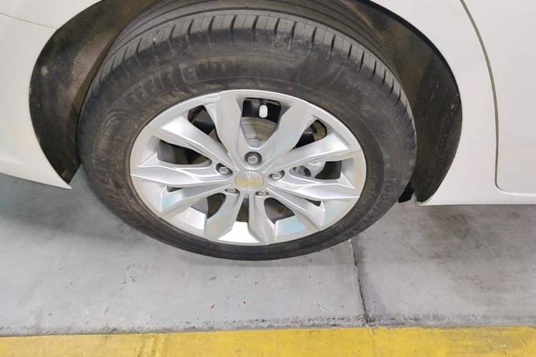Used Chevrolet Malibu XL 2022 535T Automatic Sport Edition Right Rear Wheel Hub