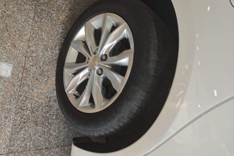 Used Chevrolet Malibu XL 2022 535T Automatic Sport Edition Right Rear Wheel Hub