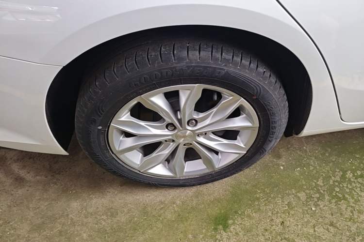 Used Chevrolet Malibu XL 2022 535T Automatic Sport Edition Right Rear Wheel Hub