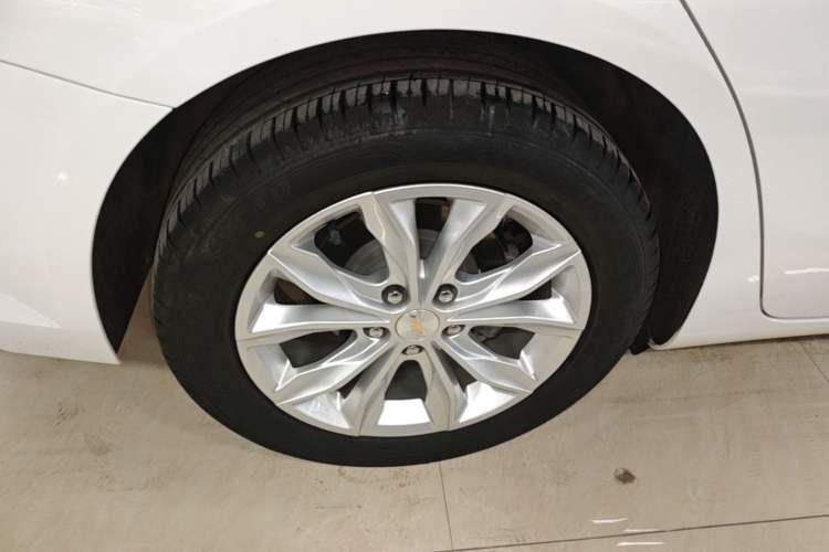 Used Chevrolet Malibu XL 2022 535T Automatic Sport Edition Right Rear Wheel Hub