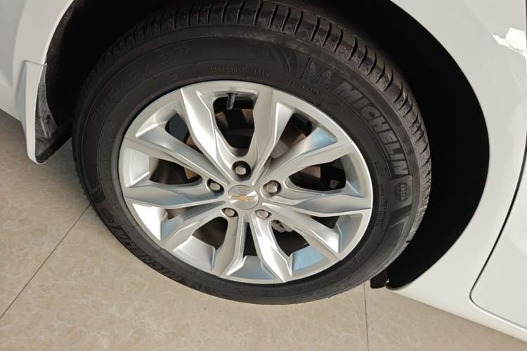 Used Chevrolet Malibu XL 2022 535T Automatic Sport Edition Right Rear Wheel Hub