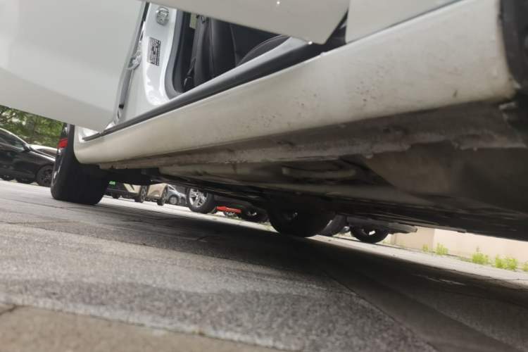 Used Chevrolet Malibu XL 2022 Redline 550T Automatic Sport Edition Right Side Sill