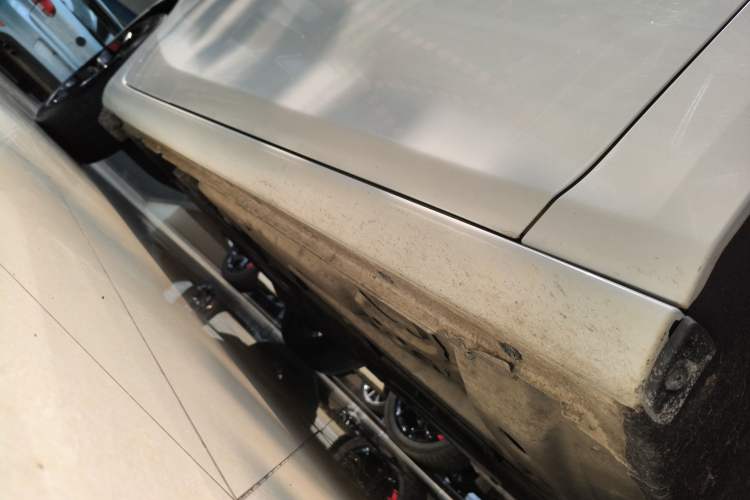 Used Chevrolet Malibu XL 2022 Redline 550T Automatic Sport Edition Right Side Sill