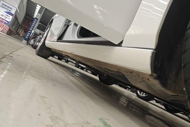 Used Chevrolet Malibu XL 2022 535T Automatic Sport Edition Right Side Sill