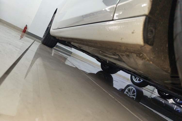Used Chevrolet Malibu XL 2022 Redline 550T Automatic Sport Edition Right Side Sill