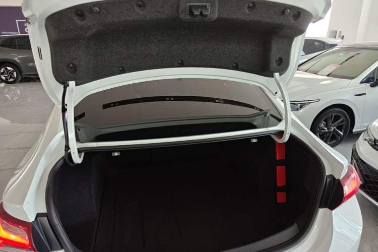 Used Chevrolet Malibu XL 2022 Redline 550T Automatic RuiLian Edition Trunk