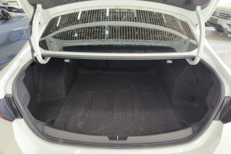 Used Chevrolet Malibu XL 2022 535T Automatic Sport Edition Trunk