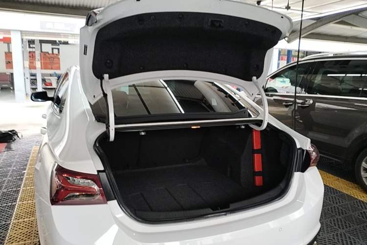 Used Chevrolet Malibu XL 2022 535T Automatic Sport Edition Trunk