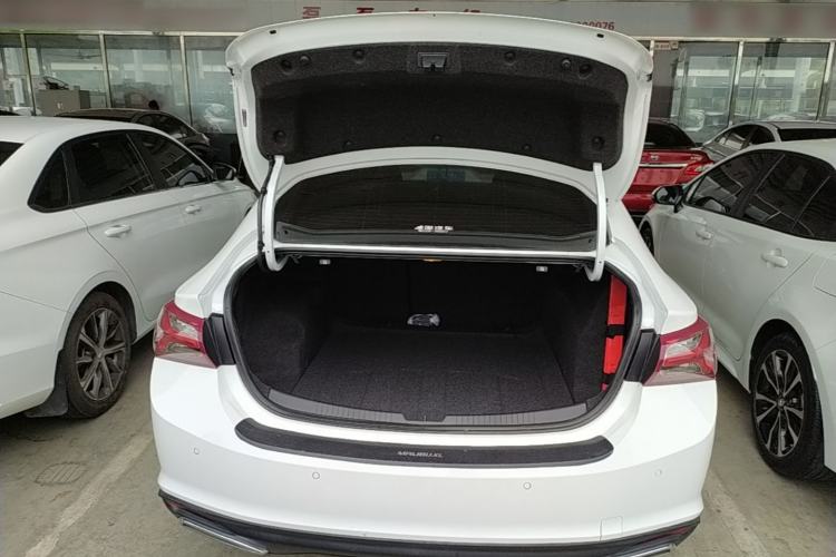 Used Chevrolet Malibu XL 2022 535T Automatic Sport Edition Trunk
