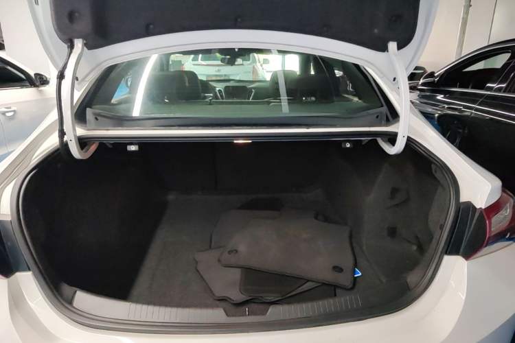 Used Chevrolet Malibu XL 2022 535T Automatic Sport Edition Trunk