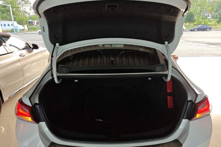 Used Chevrolet Malibu XL 2022 535T Automatic Sport Edition Trunk