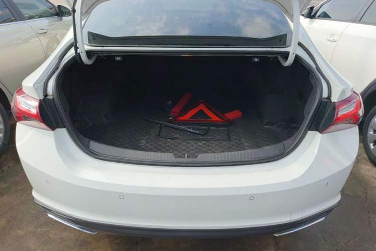 Used Chevrolet Malibu XL 2022 535T Automatic Sport Edition Trunk