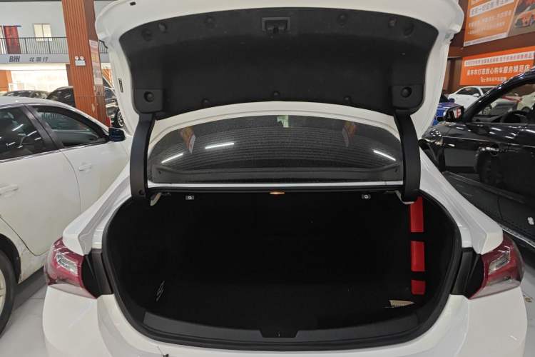 Used Chevrolet Malibu XL 2022 535T Automatic Sport Edition Trunk