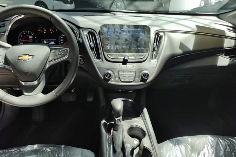 Used Chevrolet Malibu XL 2023 1.5T Sharp Edition Audio And AC Panel