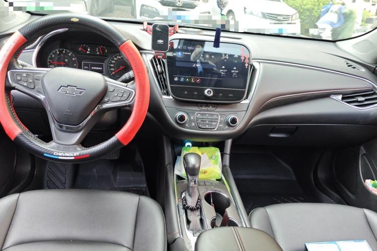Used Chevrolet Malibu XL 2023 Redline 2.0T Sporty Edition Center Console