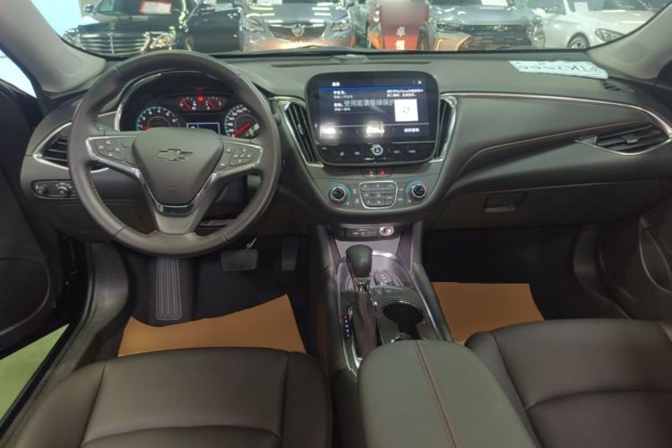 Used Chevrolet Malibu XL 2023 Redline 2.0T Sporty Edition Center Console