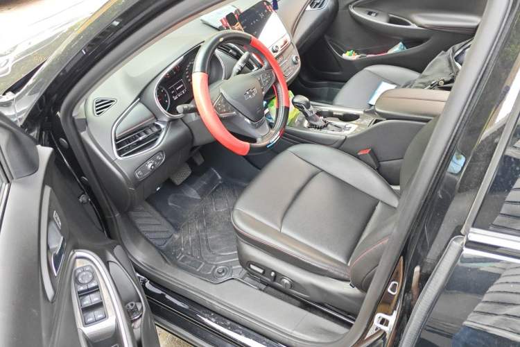 Used Chevrolet Malibu XL 2023 Redline 2.0T Sporty Edition Driver Seat